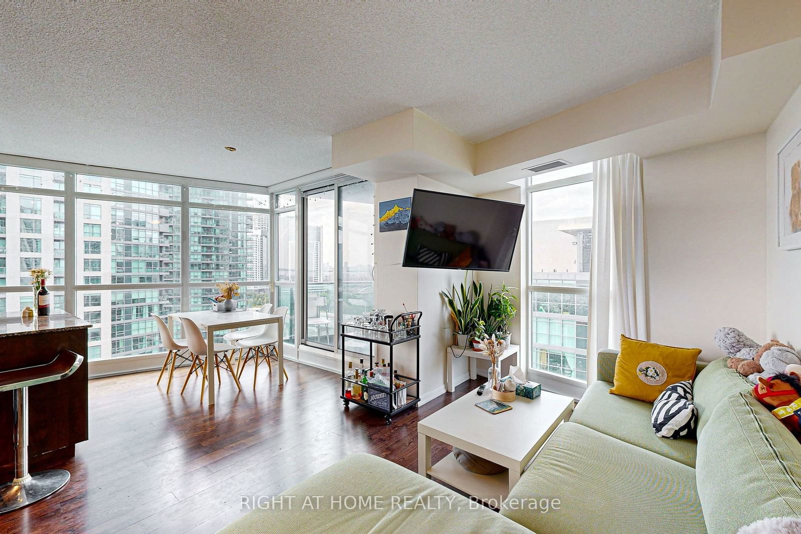 215 Fort York Blvd, unit 1710 for rent - image #12