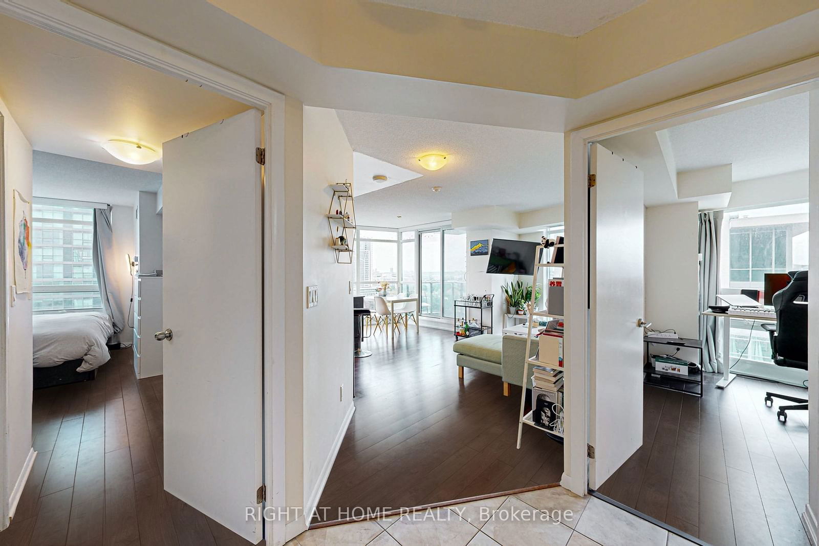 215 Fort York Blvd, unit 1710 for rent - image #6