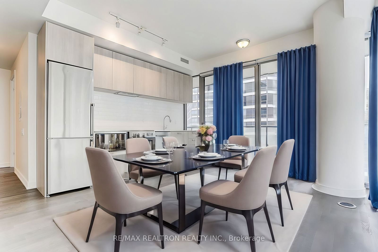 57 St Joseph St, unit 1008 for sale - image #2