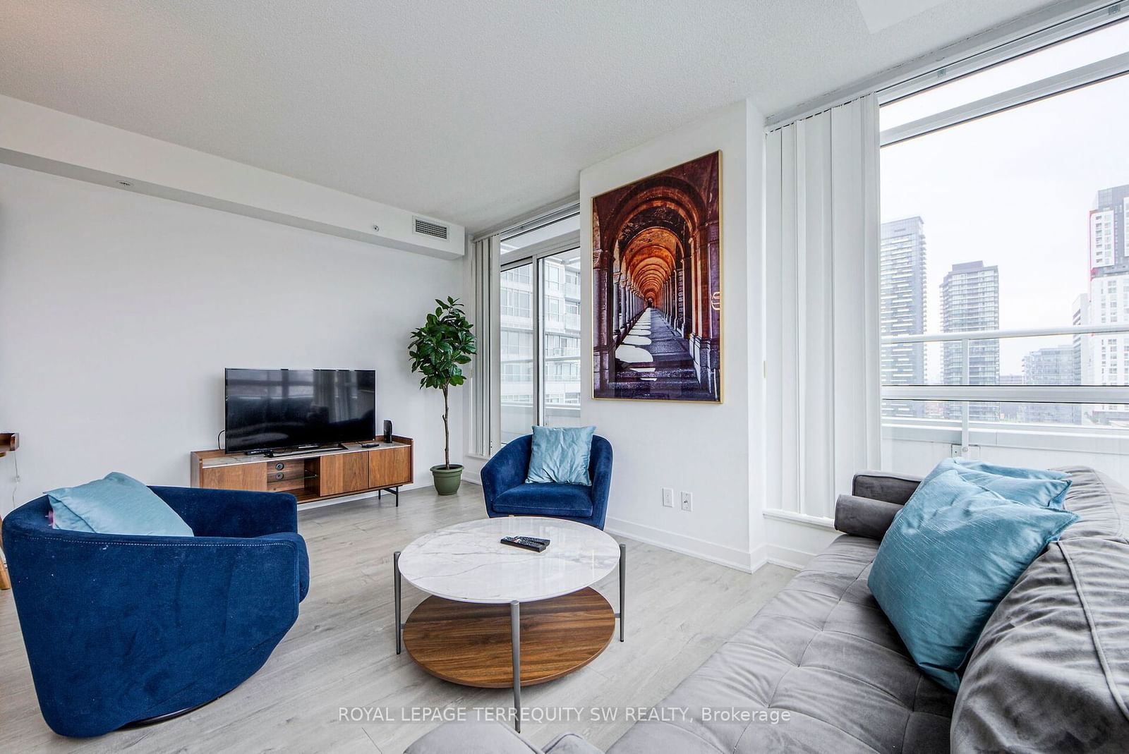 199 Richmond St, unit 1707 for sale - image #10