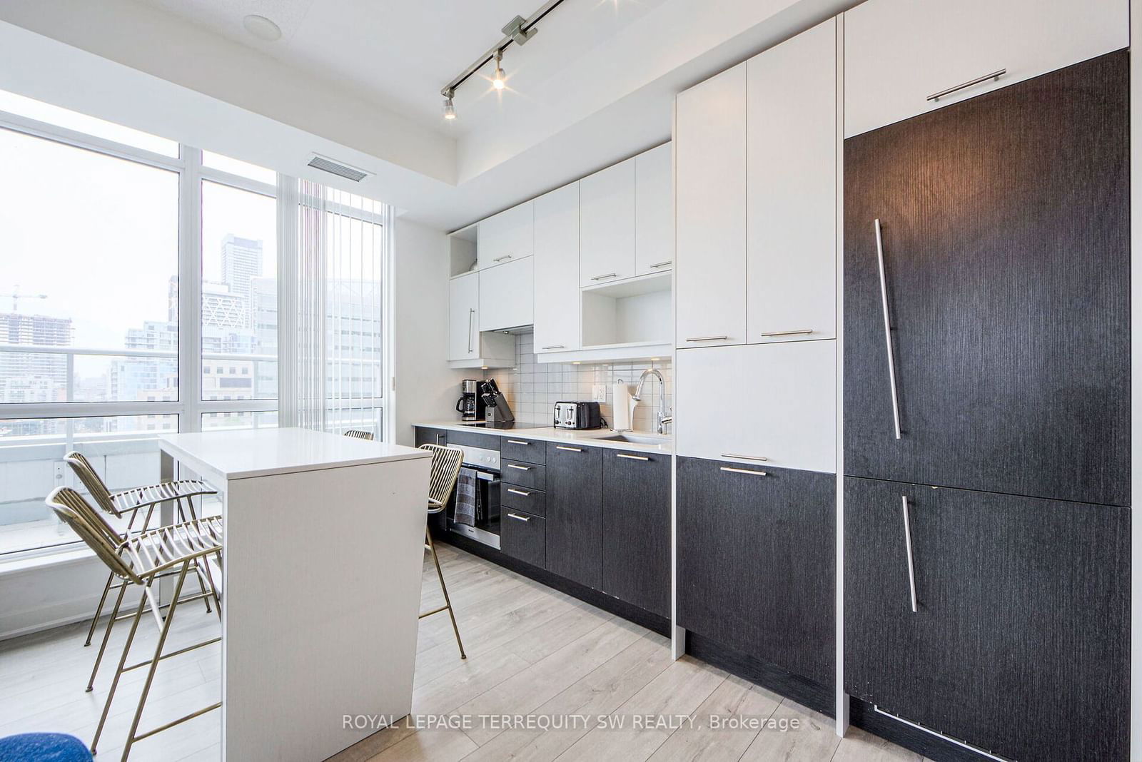 199 Richmond St, unit 1707 for sale