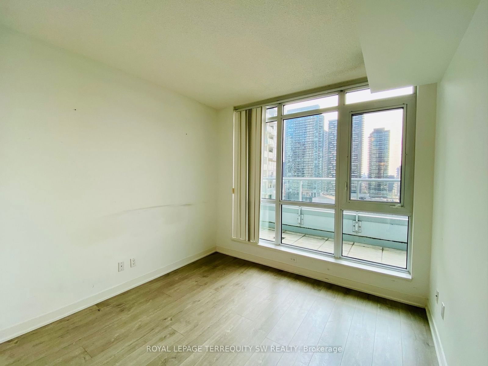 199 Richmond St, unit 1707 for sale - image #19