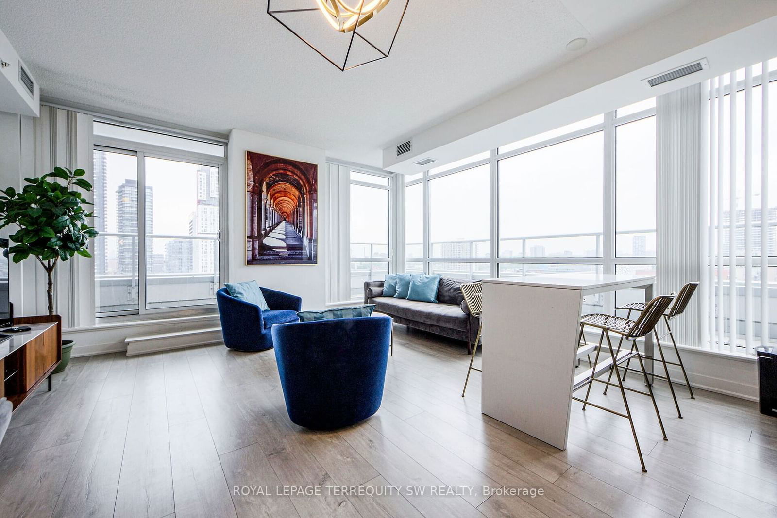 199 Richmond St, unit 1707 for sale - image #2