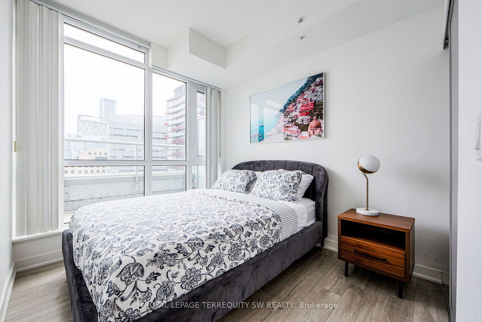 199 Richmond St, unit 1707 for sale