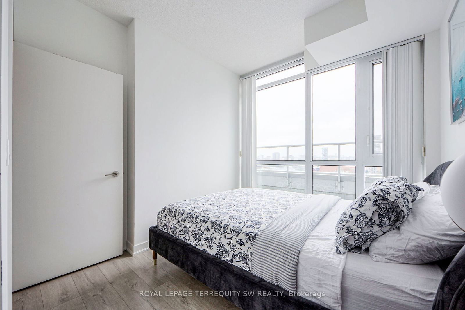 199 Richmond St, unit 1707 for sale