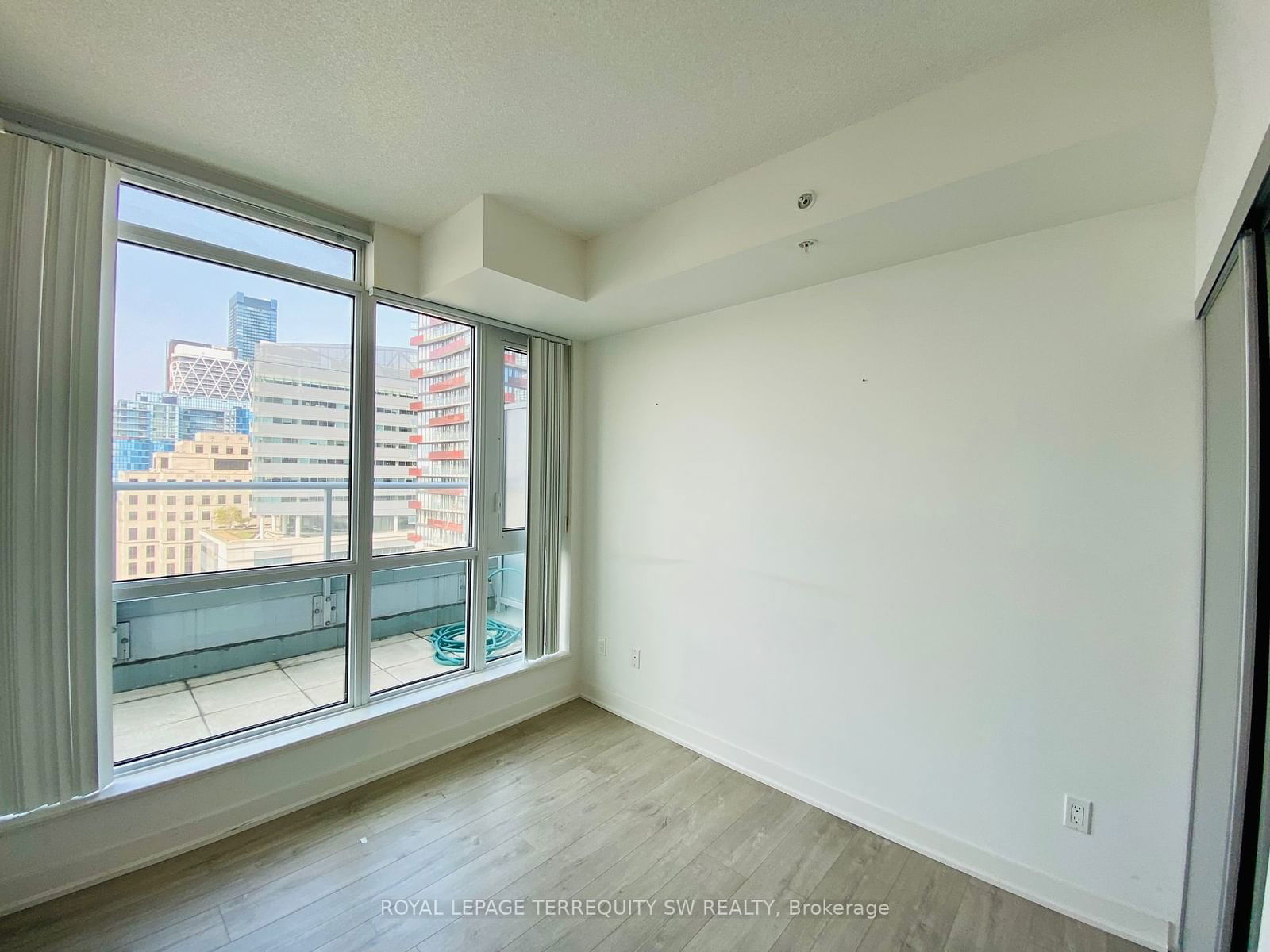 199 Richmond St, unit 1707 for sale