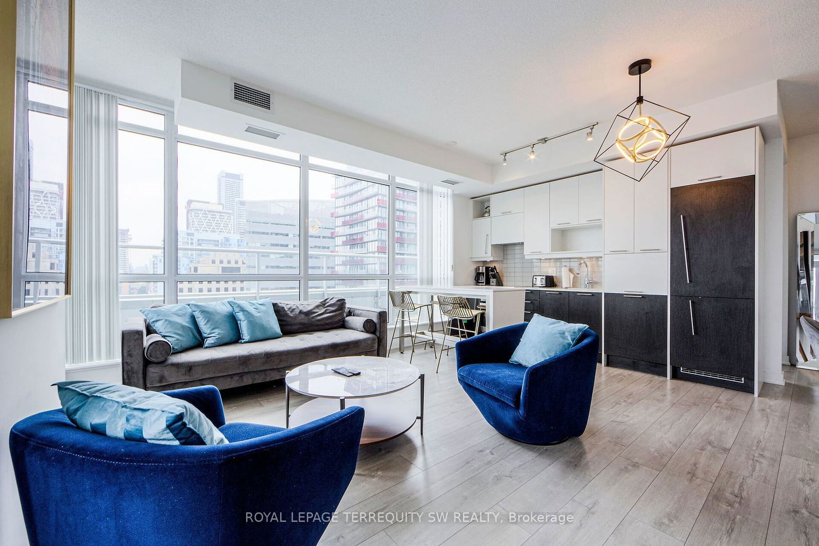 199 Richmond St, unit 1707 for sale - image #7