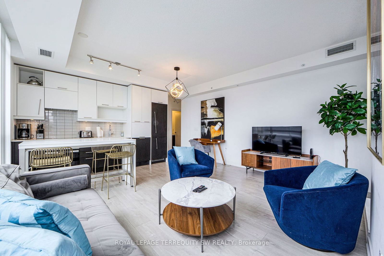 199 Richmond St, unit 1707 for sale - image #8