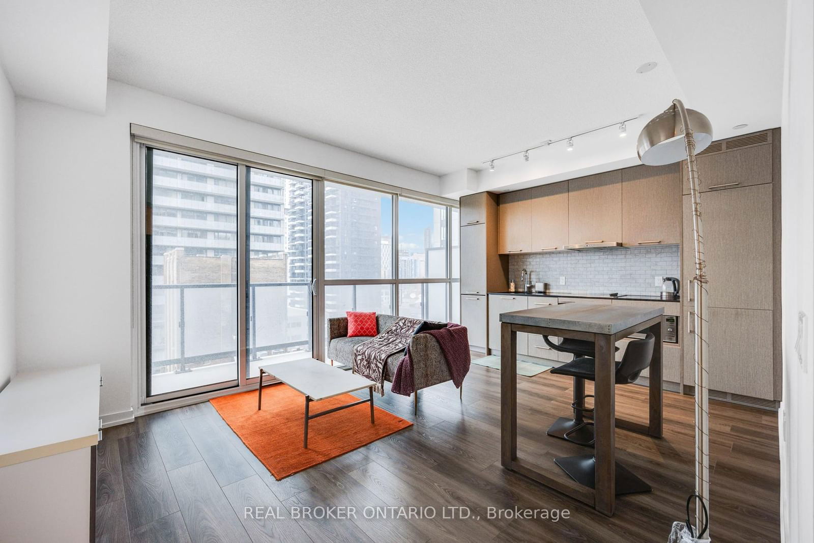 87 Peter St, unit 1607 for rent