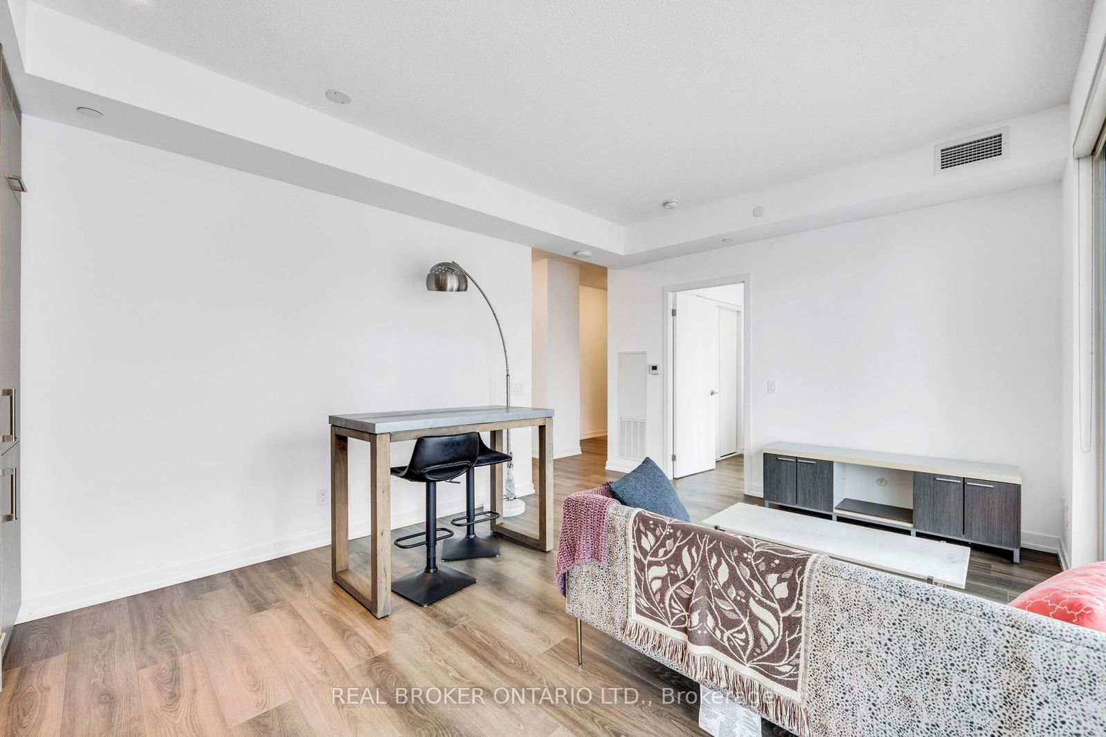 87 Peter St, unit 1607 for rent - image #4