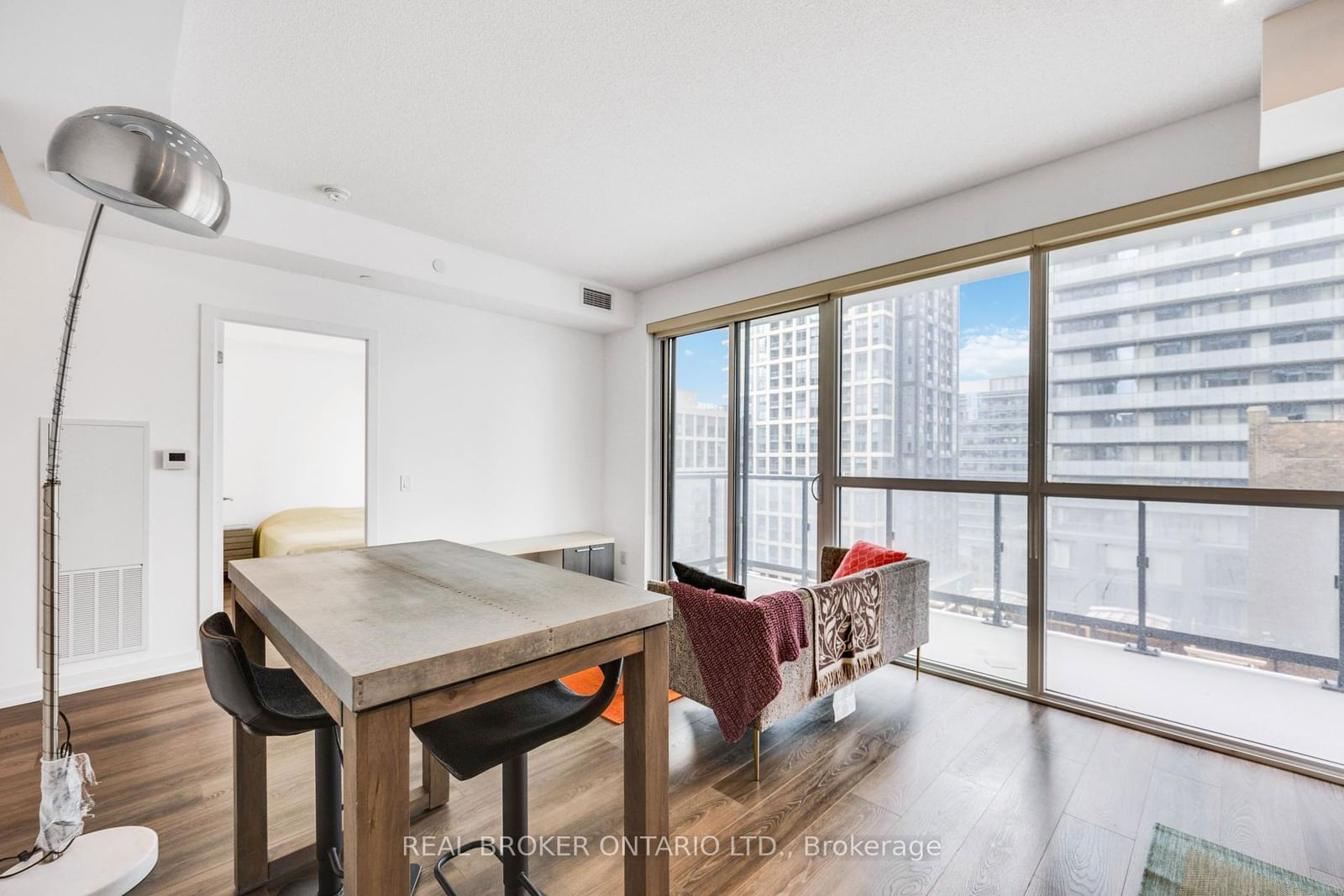 87 Peter St, unit 1607 for rent