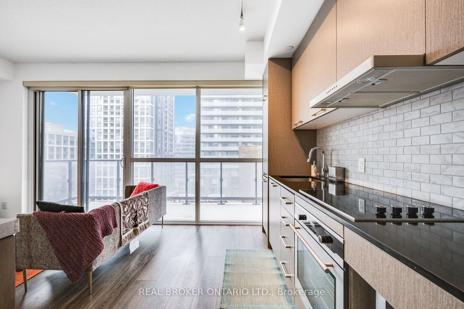 87 Peter St, unit 1607 for rent - image #7