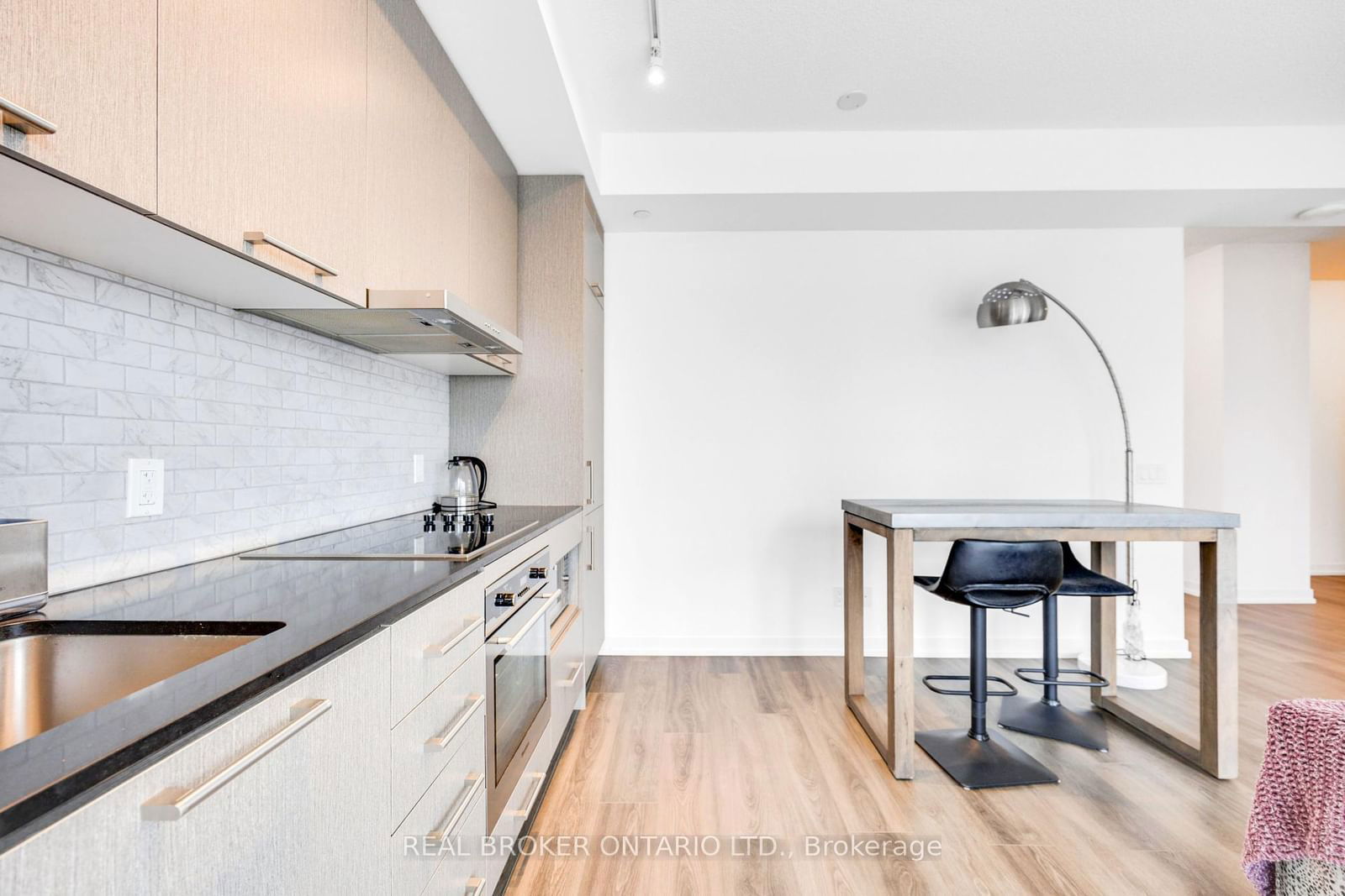 87 Peter St, unit 1607 for rent - image #8