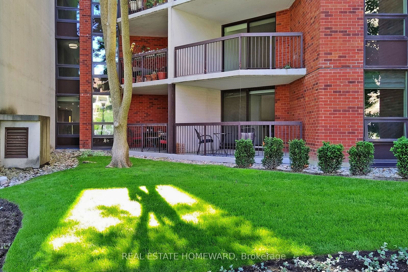 77 Maitland Pl, unit 120 for sale - image #35