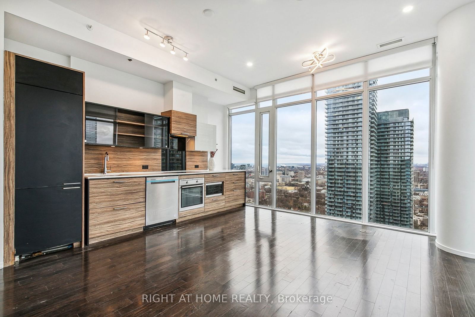 75 St Nicholas St, unit 3506 for rent