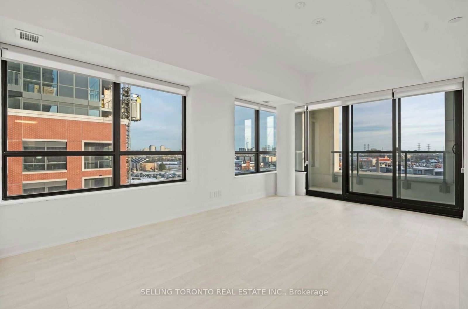 33 Frederick Todd Way, unit 606 for sale - image #3