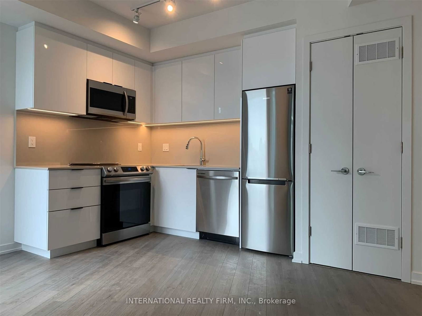 50 Power St, unit 1317 for rent - image #2