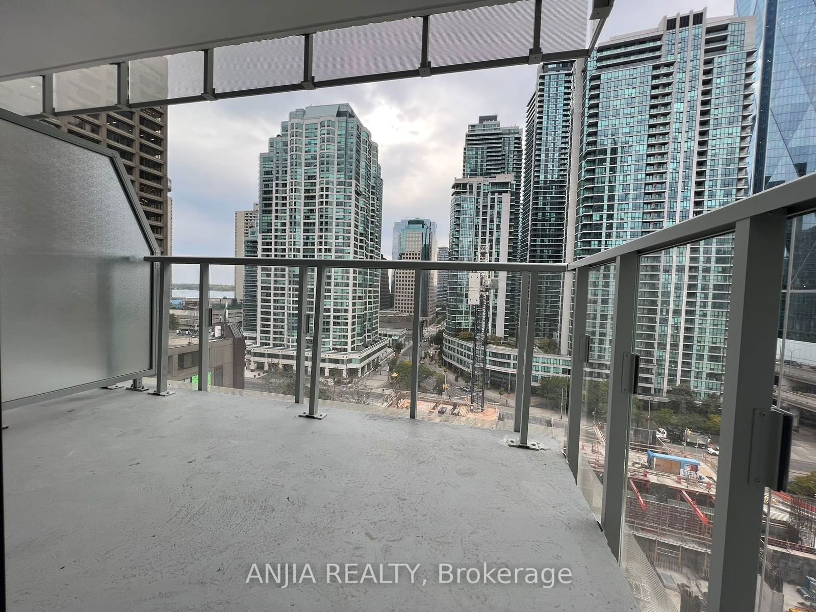 28 Freeland St, unit 1003 for rent - image #8