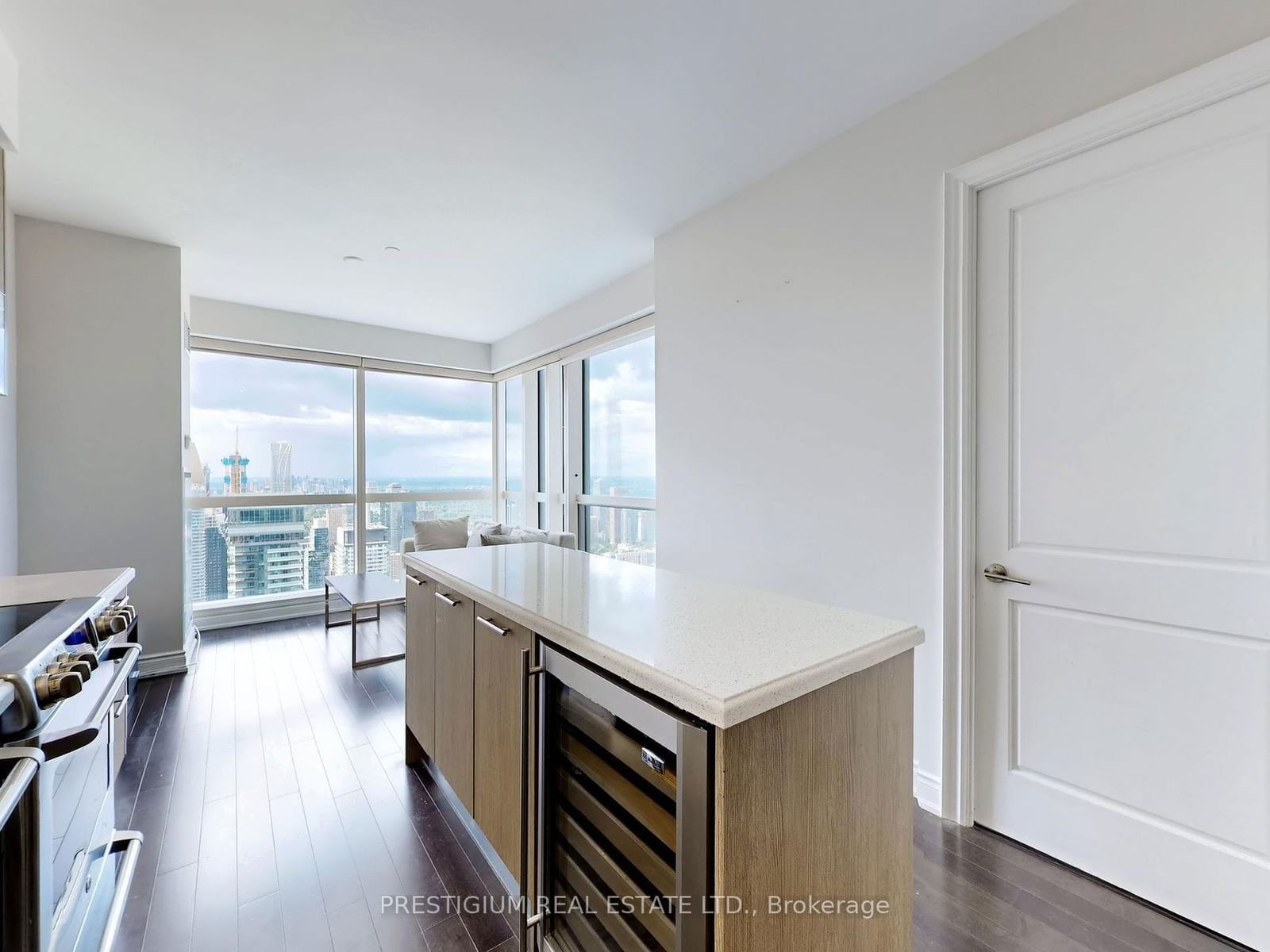 388 Yonge St, unit 6901 for sale