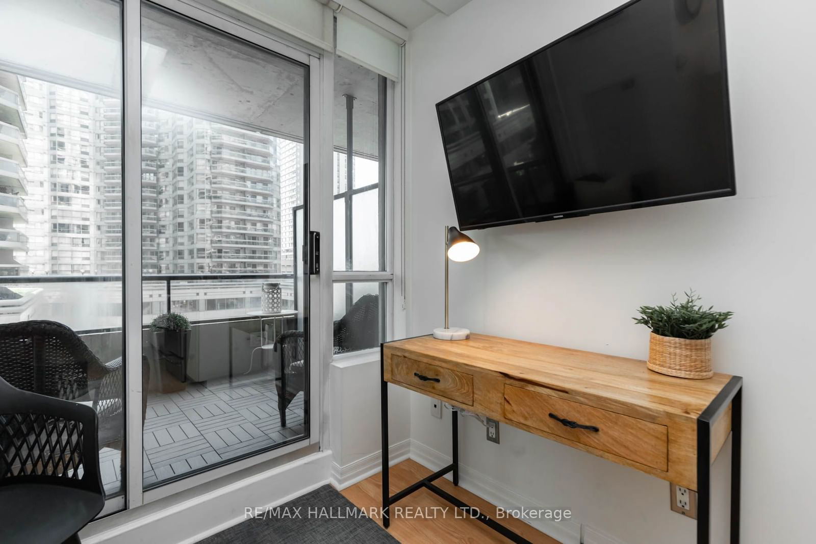 12 Yonge St, unit 409 for sale - image #8