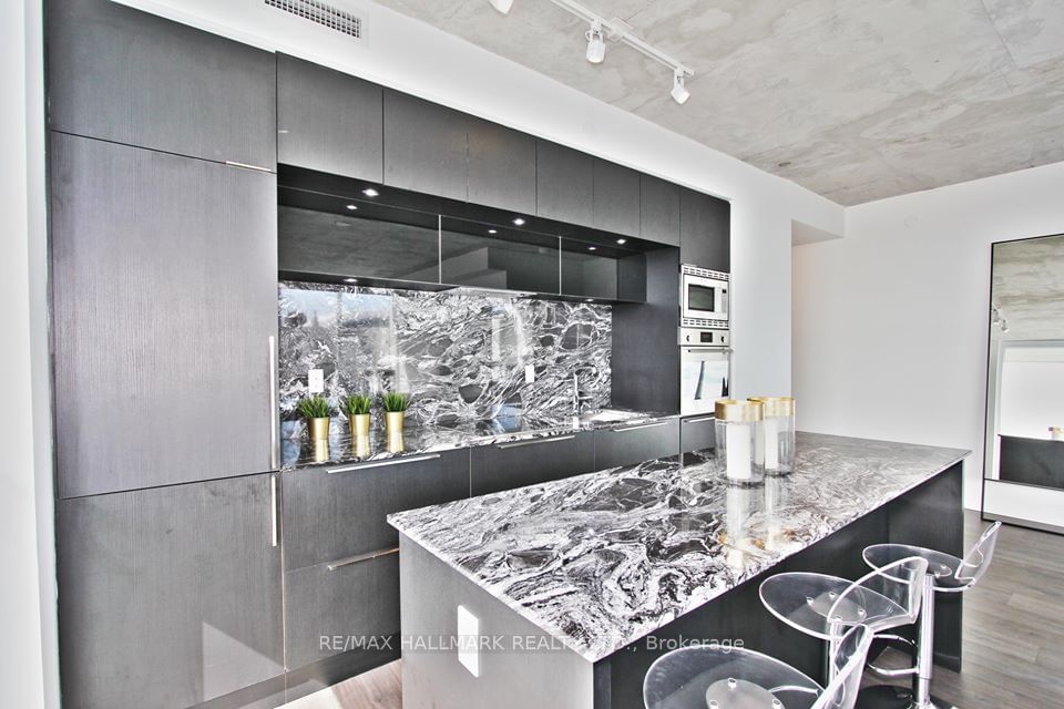 88 Blue Jays Way, unit 1608 for rent - image #4