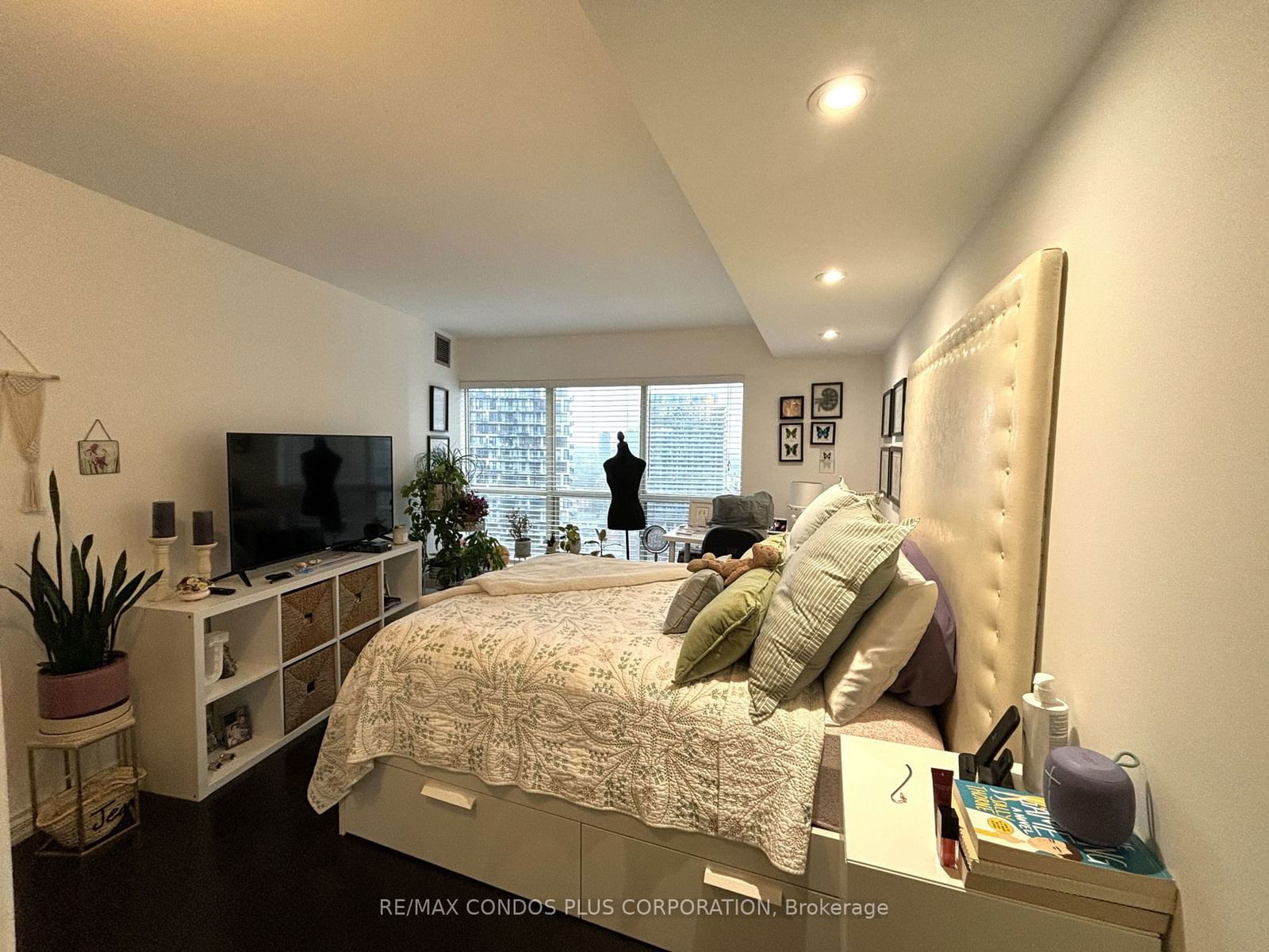 25 The Esplanade, unit 2816 for rent