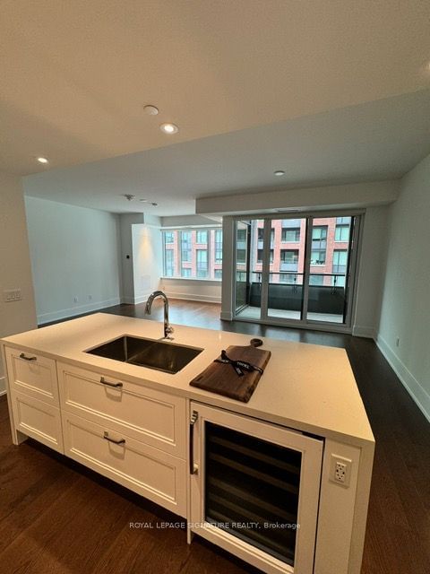 455 Wellington St W, unit 504 for rent