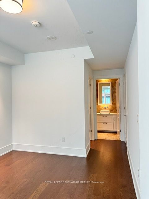 455 Wellington St W, unit 504 for rent