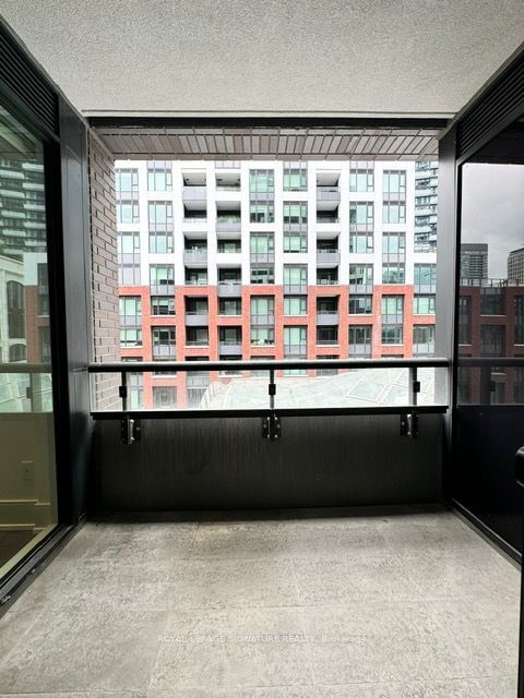 455 Wellington St W, unit 504 for rent