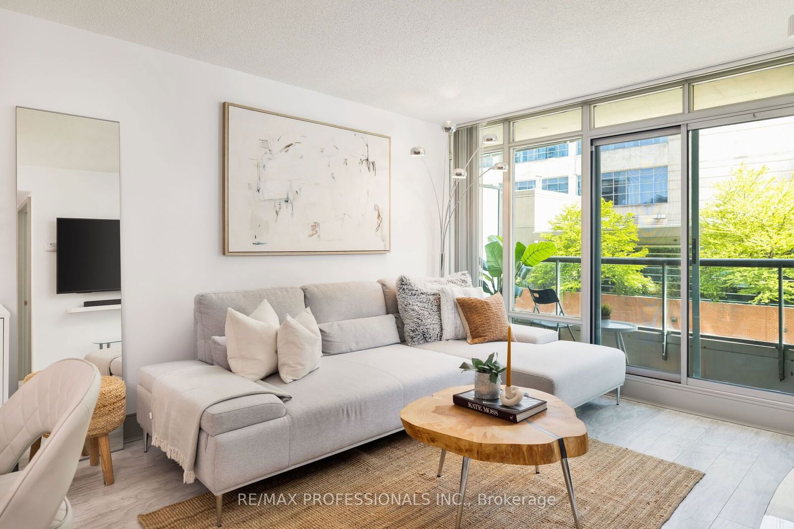 81 Navy Wharf Crt, unit 302 for sale - image #5