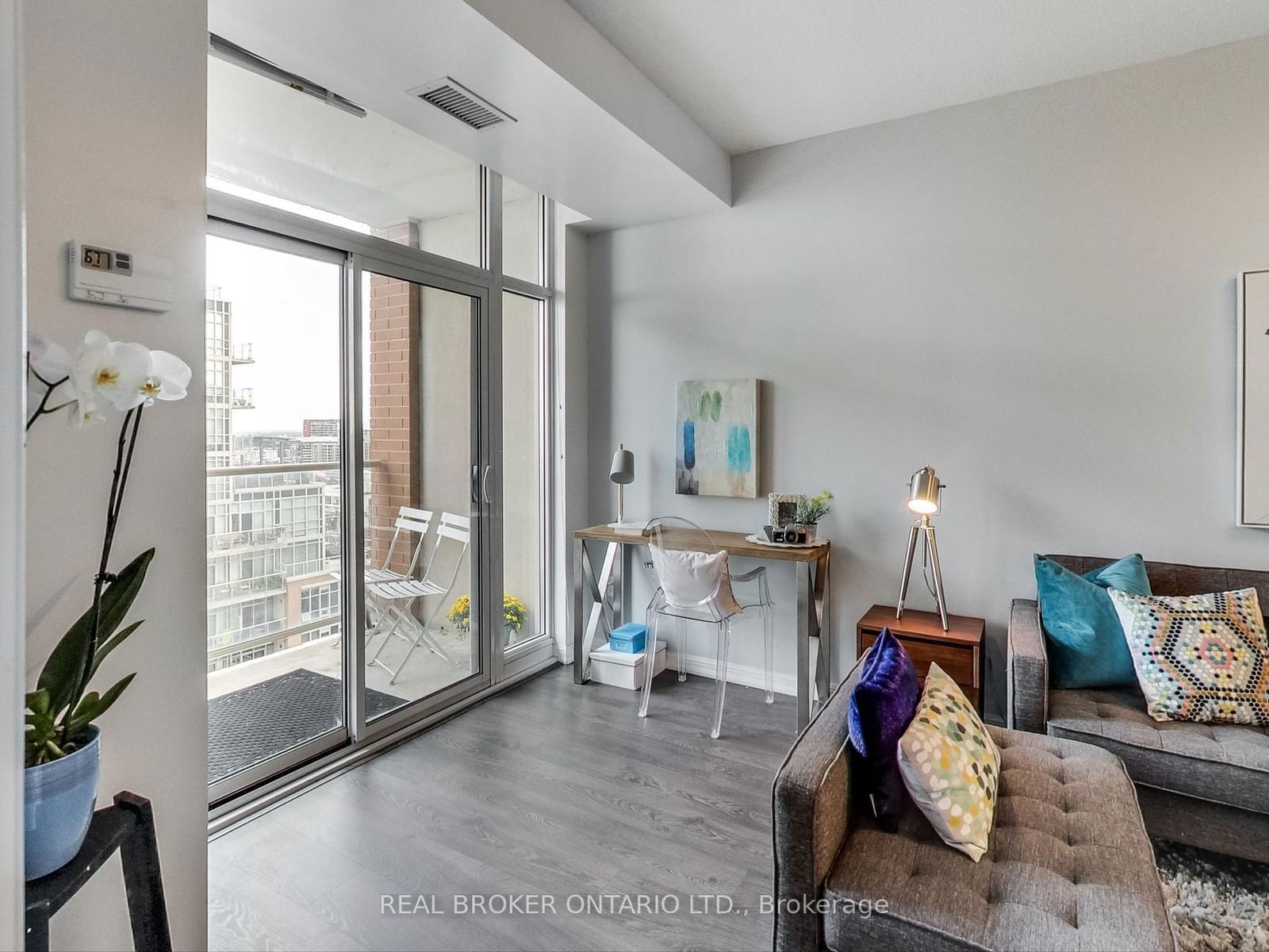 75 East Liberty St, unit 2108 for sale - image #8