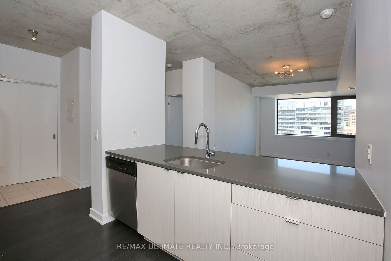 400 Wellington St W, unit 903 for rent - image #10