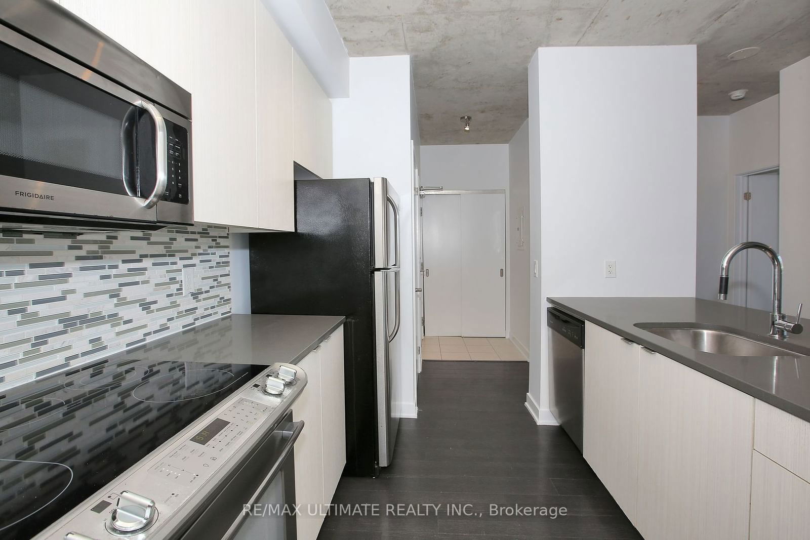 400 Wellington St W, unit 903 for rent - image #12