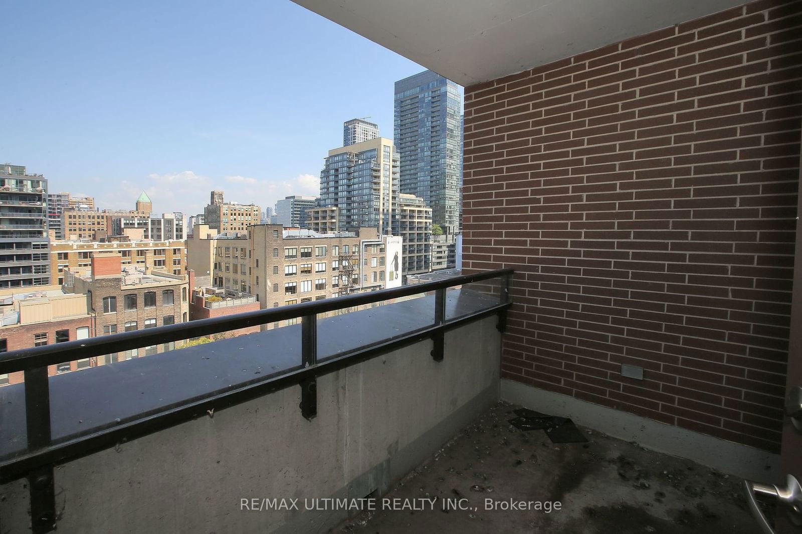 400 Wellington St W, unit 903 for rent