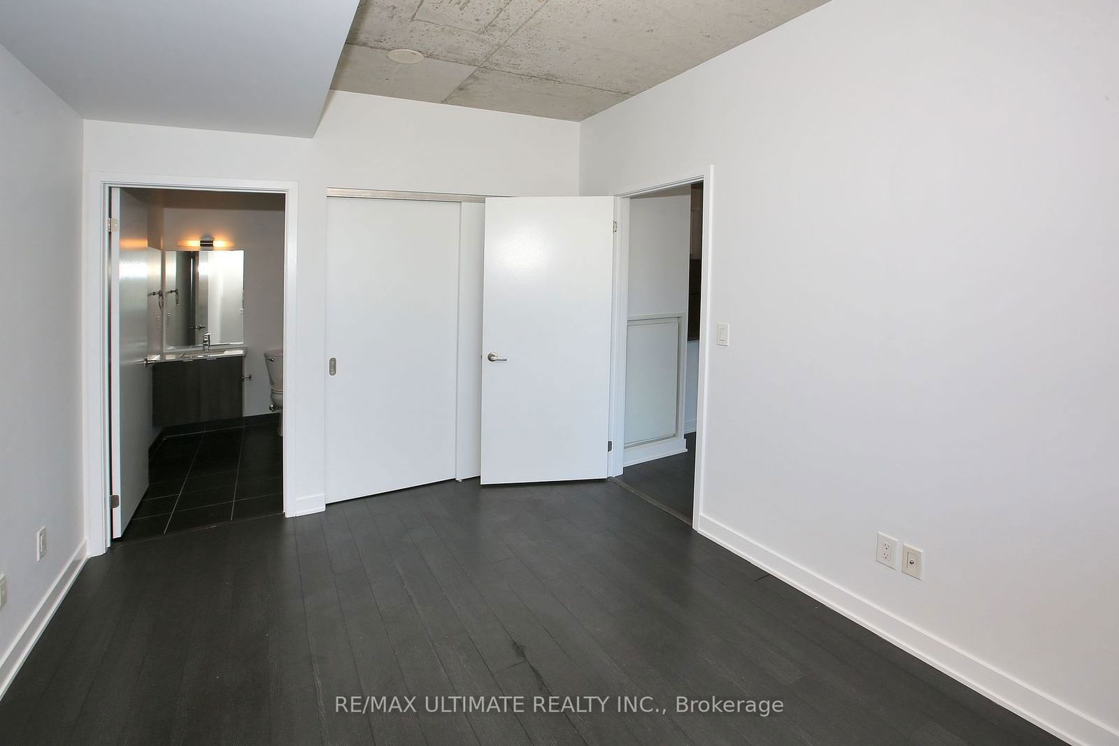 400 Wellington St W, unit 903 for rent