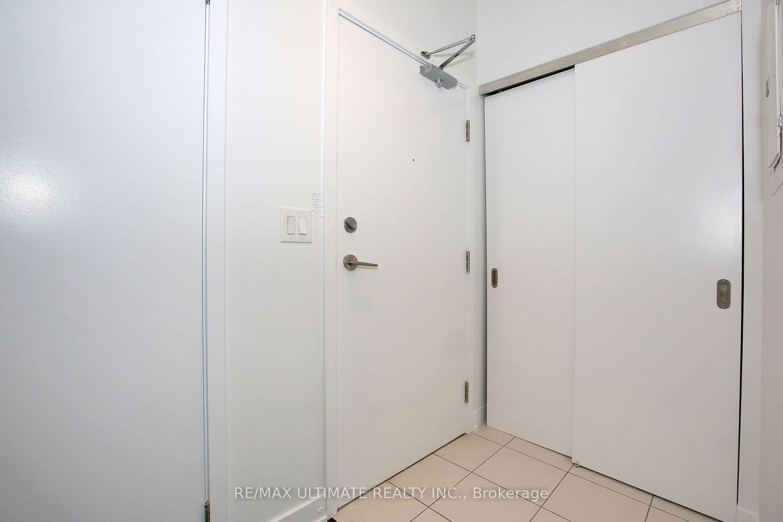 400 Wellington St W, unit 903 for rent - image #7