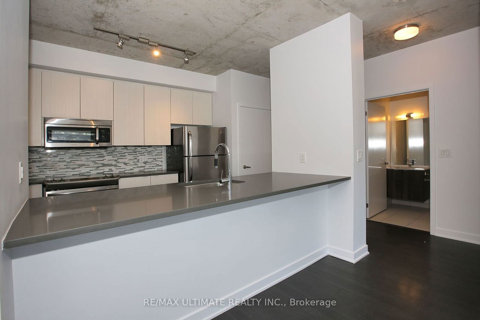 400 Wellington St W, unit 903 for rent - image #8