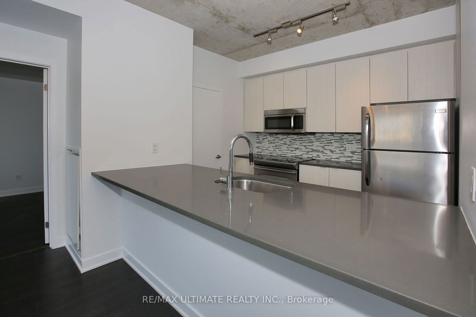 400 Wellington St W, unit 903 for rent - image #9