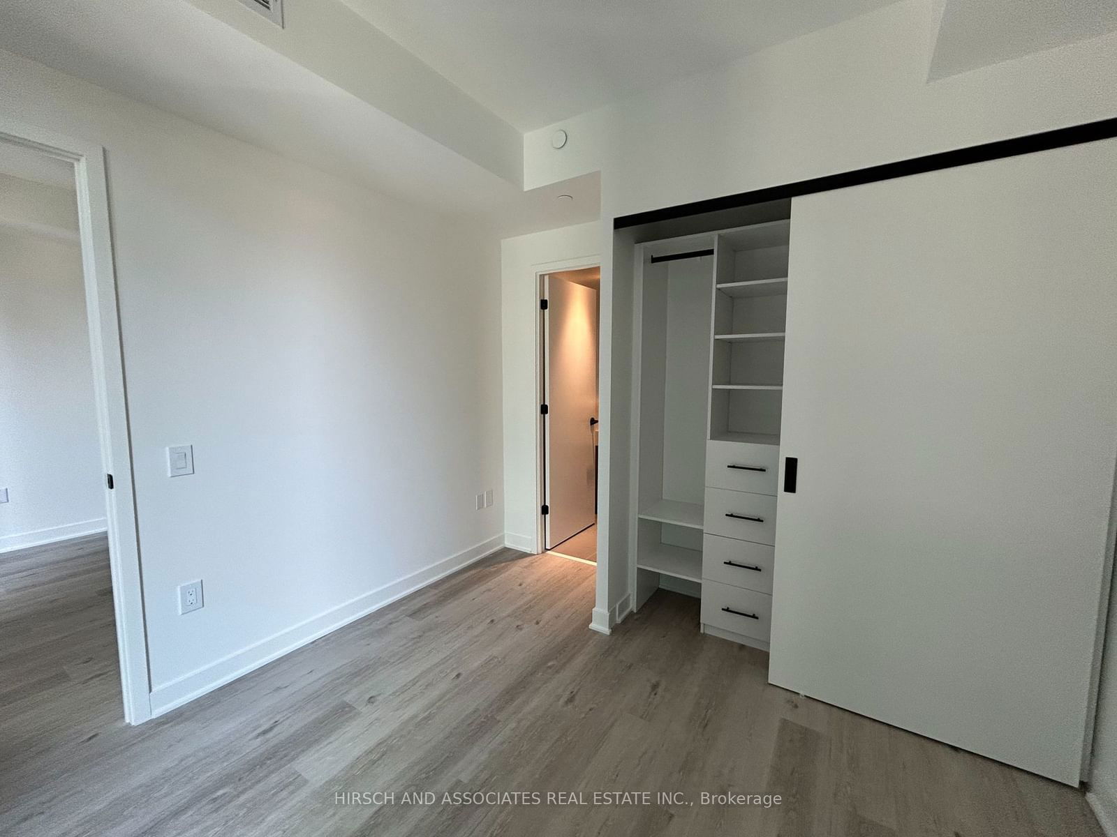 55 Charles St E, unit 810 for rent - image #25