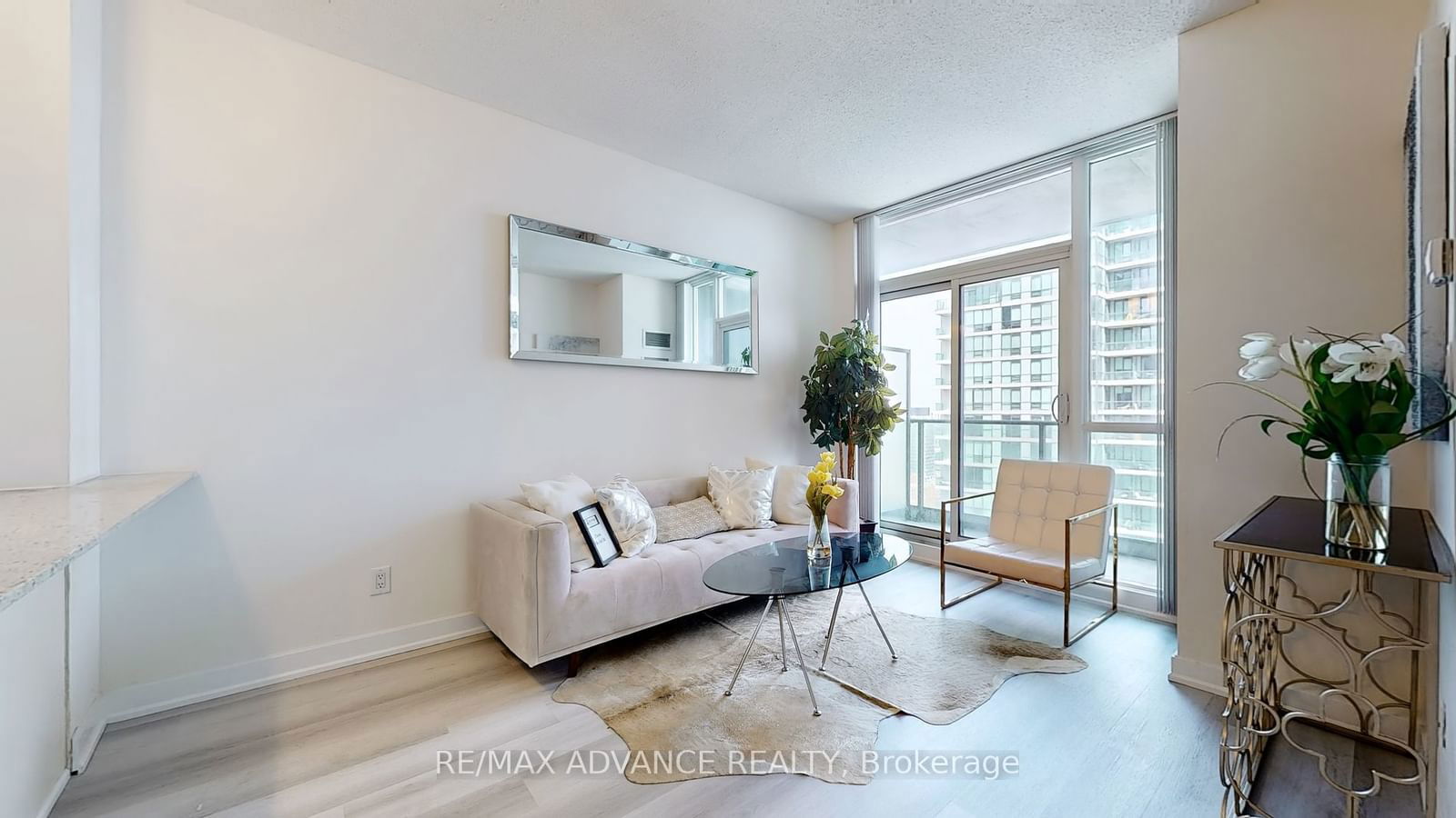 18 Harbour St E, unit 3307 for sale