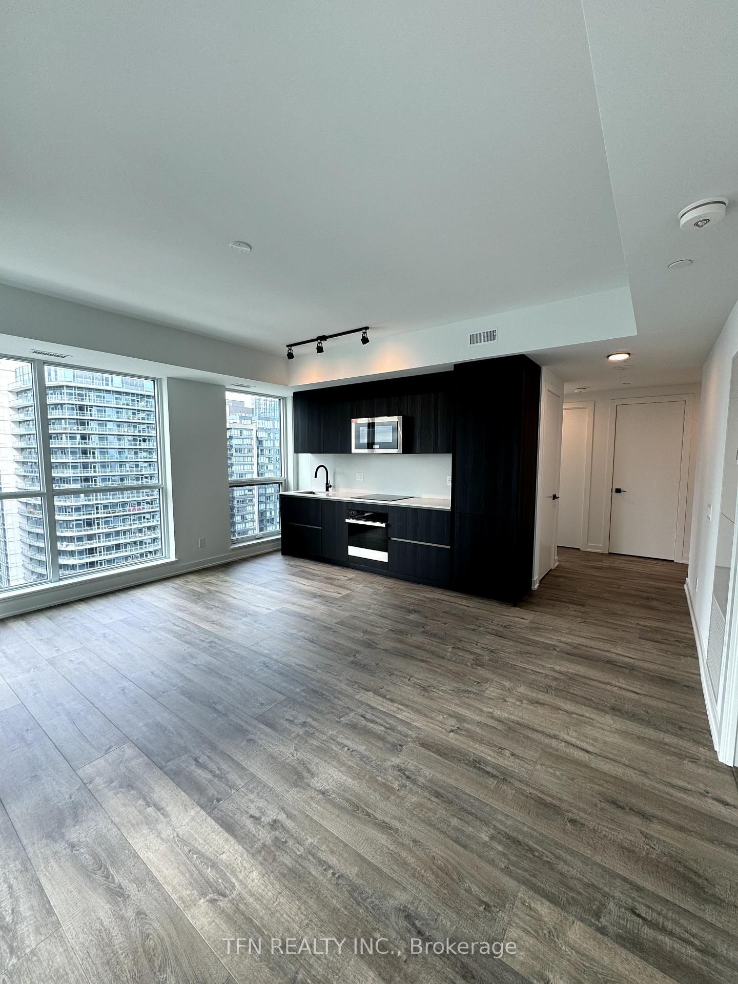 327 King St W, unit 4105 for rent