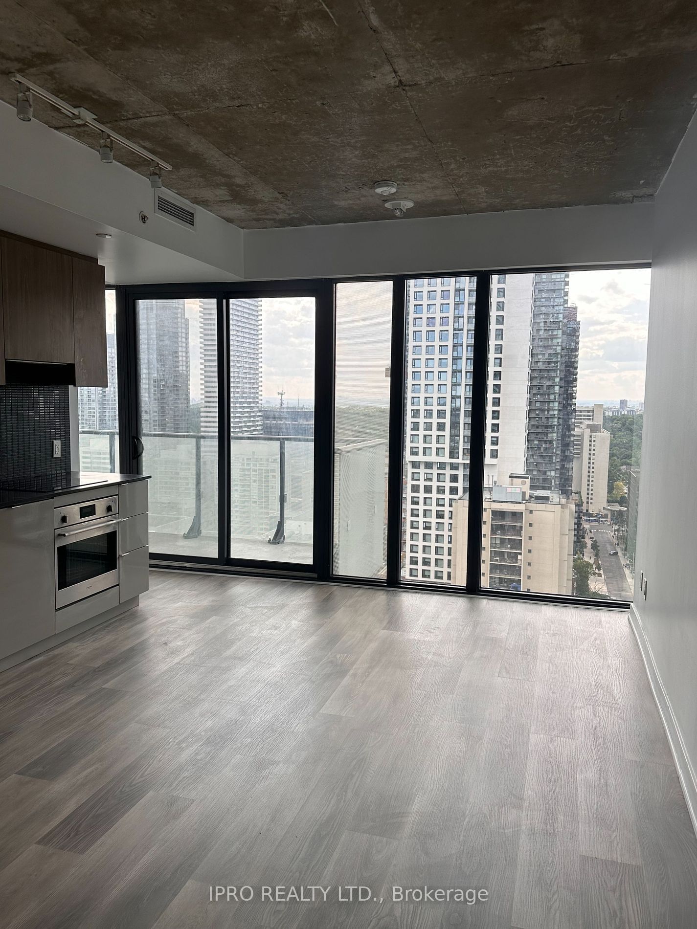 161 Roehampton Ave, unit 2702 for rent - image #2