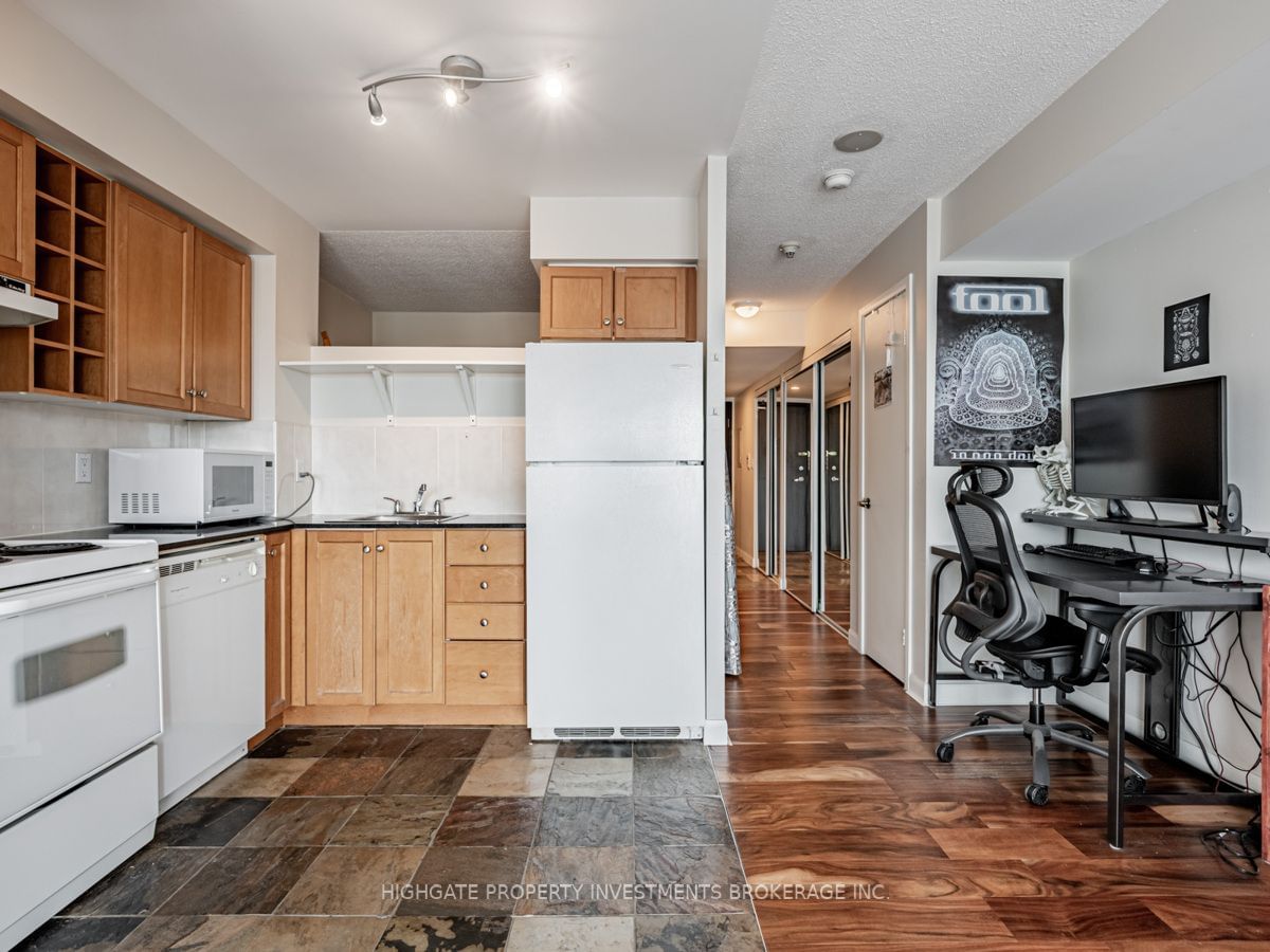 210 Victoria St, unit 3409 for rent - image #11