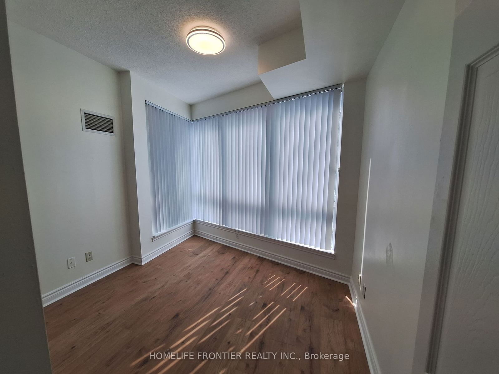 18 Holmes Ave, unit 1009 for sale - image #10