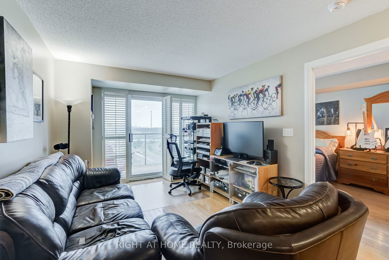 18 Harrison Garden Blvd, unit 1109 for sale - image #13