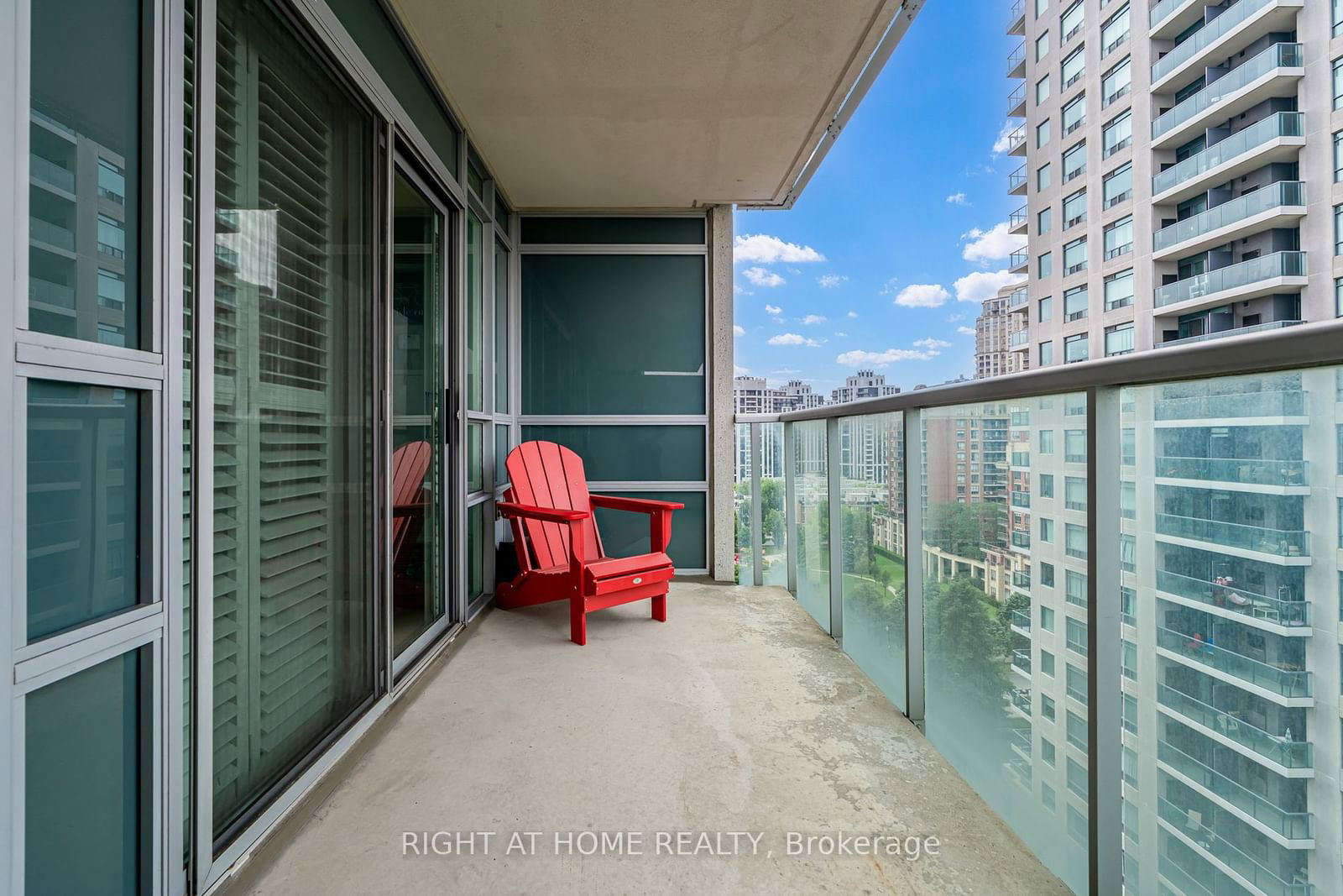 18 Harrison Garden Blvd, unit 1109 for sale - image #22