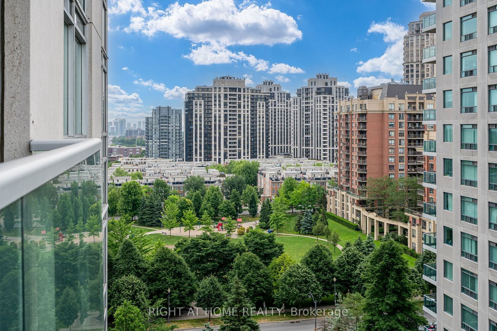 18 Harrison Garden Blvd, unit 1109 for sale - image #23