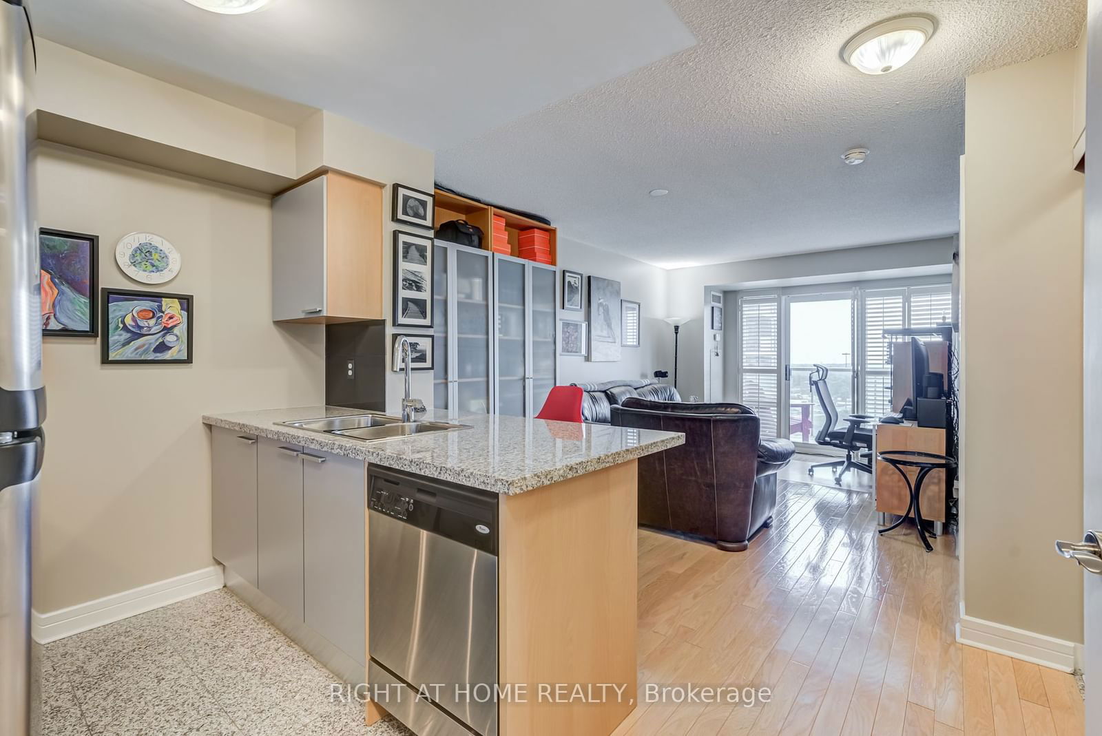 18 Harrison Garden Blvd, unit 1109 for sale - image #6