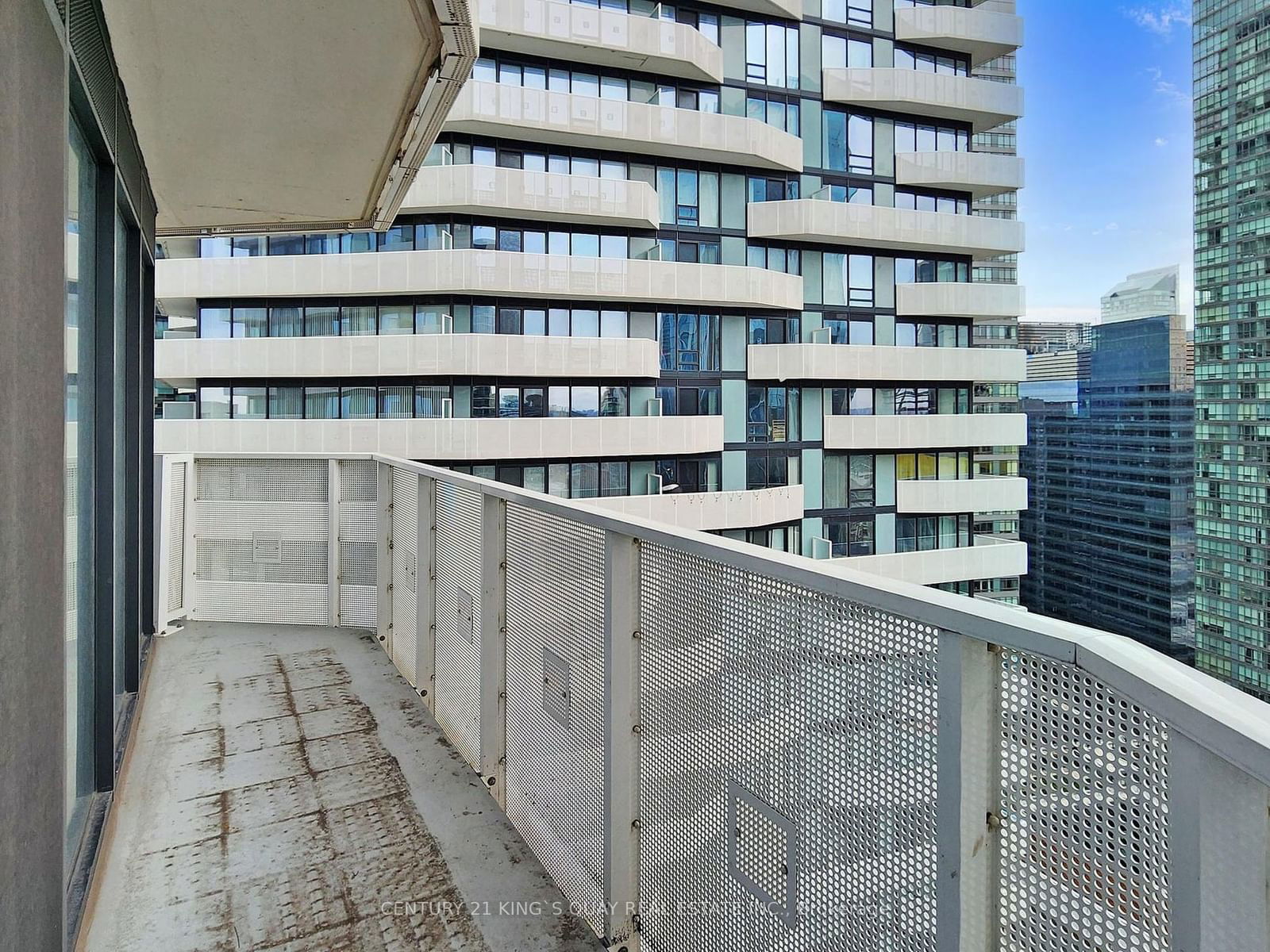 88 Harbour St, unit 3402 for rent