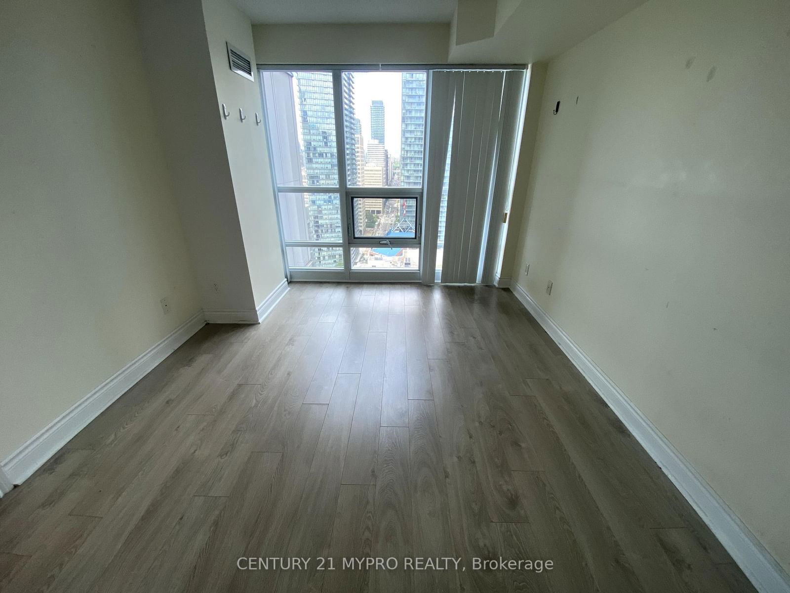 763 Bay St, unit 3212 for rent - image #2